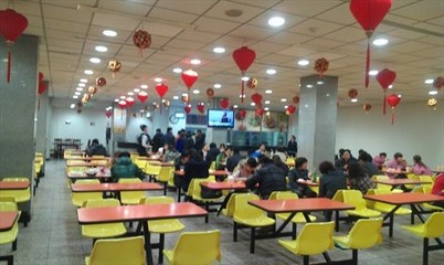寮步專業(yè)工廠食堂承包/寮步員工飯?zhí)贸邪鼛Ыo員工不一樣的福利
